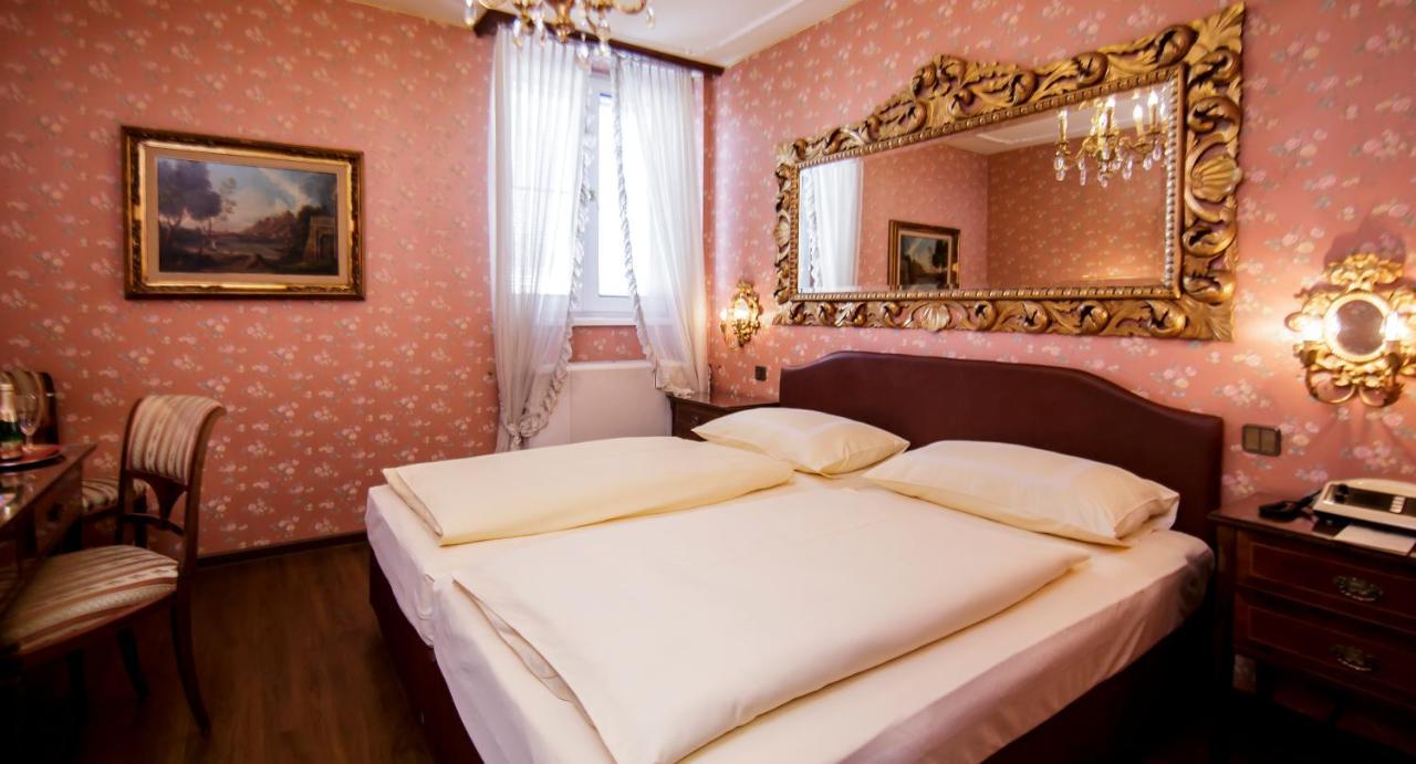 Palais Porcia Hotel