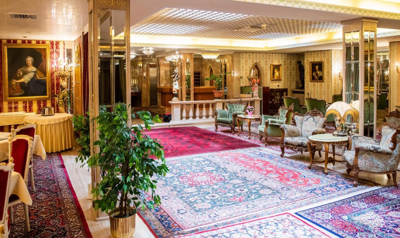 Hotel Palais Porcia 4*