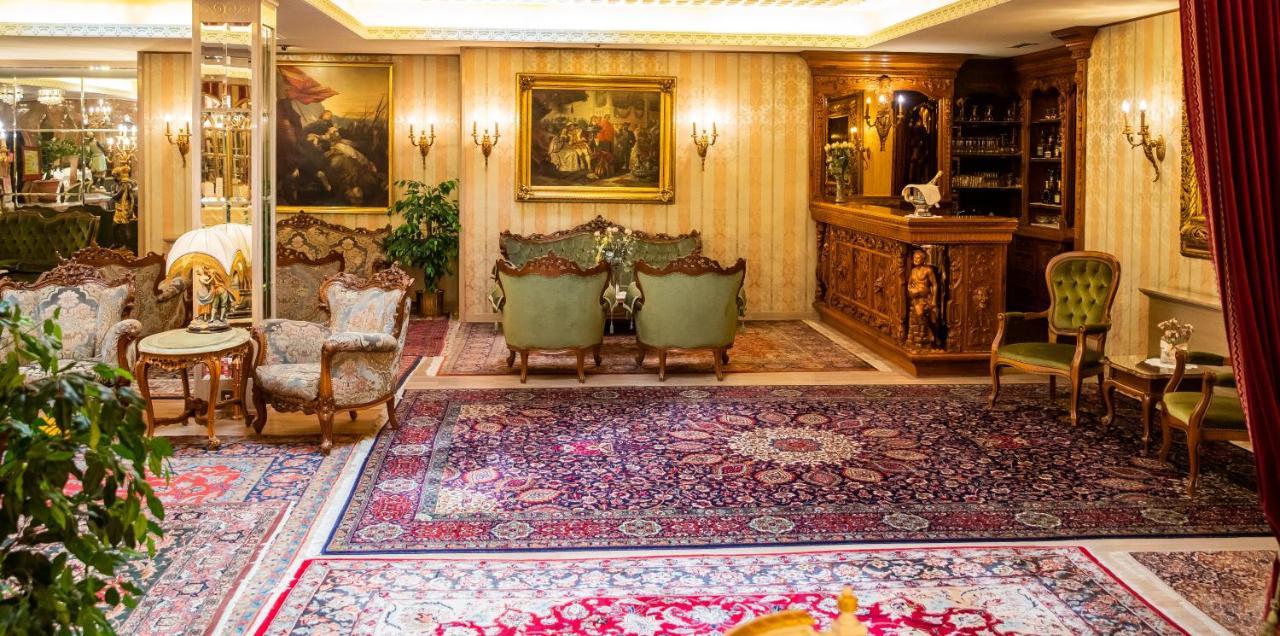 Hotel Palais Porcia 4*