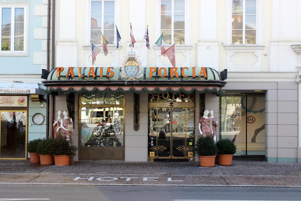 Palais Porcia Hotel 4*