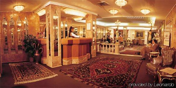 Palais Porcia Hotel 4*