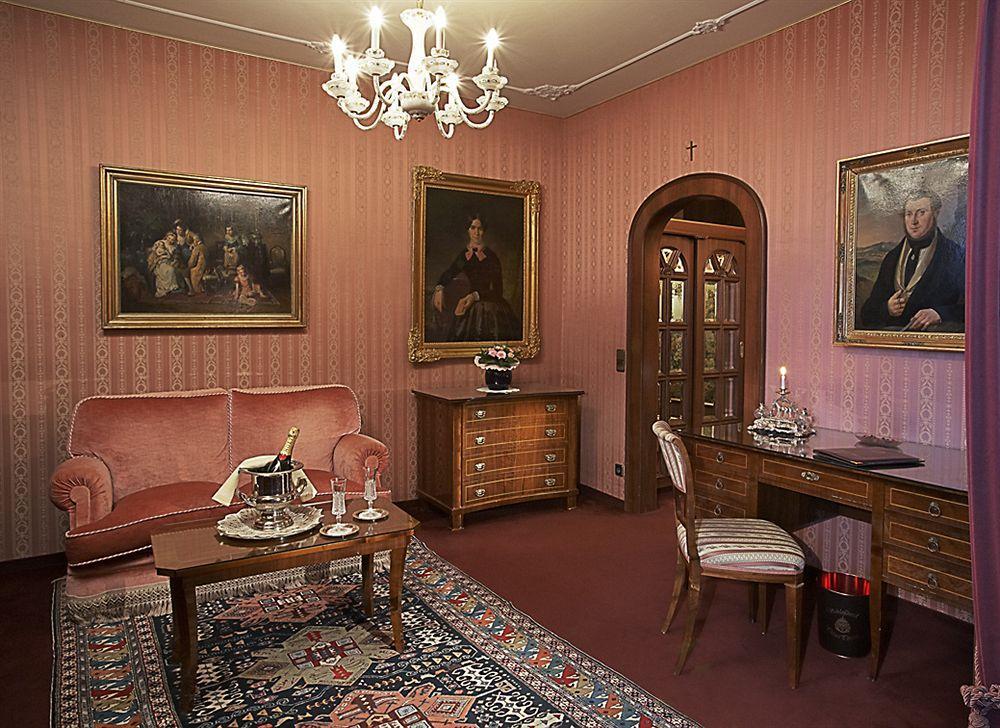 Hotel Palais Porcia 4*