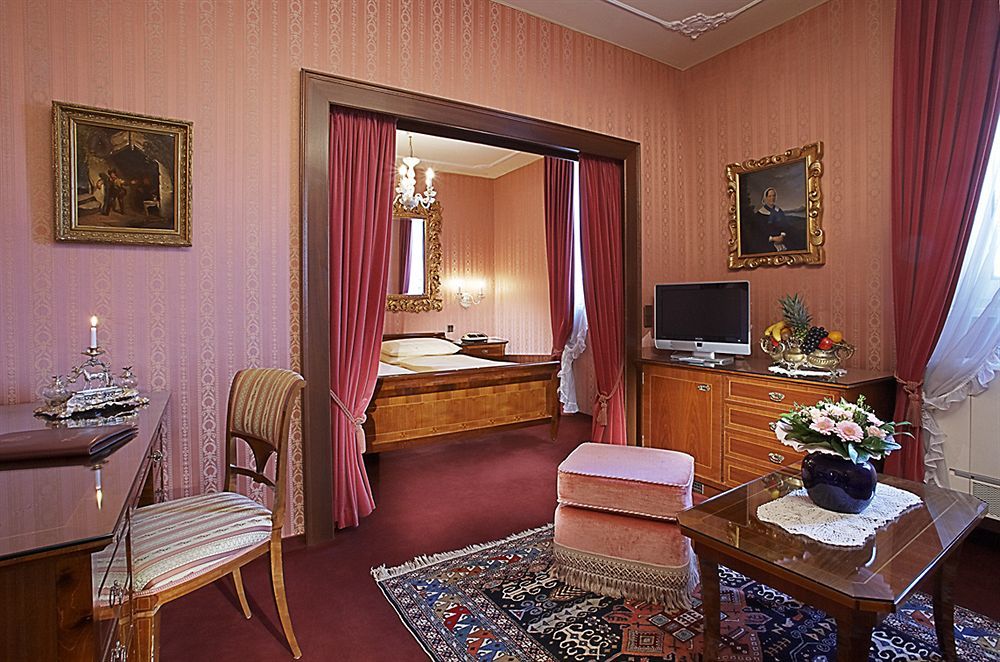 Palais Porcia 4*